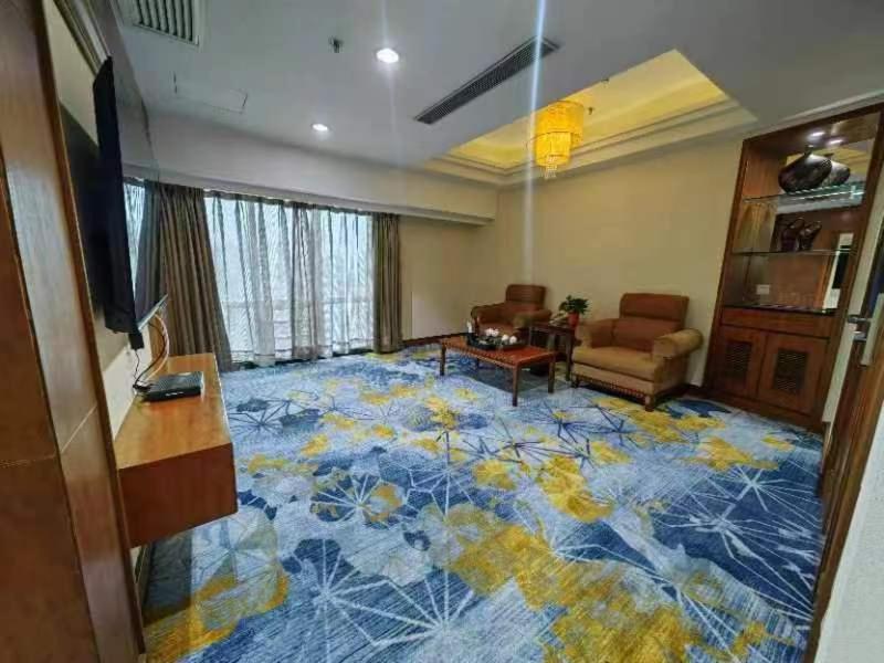 Gladden Hotel ג'יאנגמן מראה חיצוני תמונה
